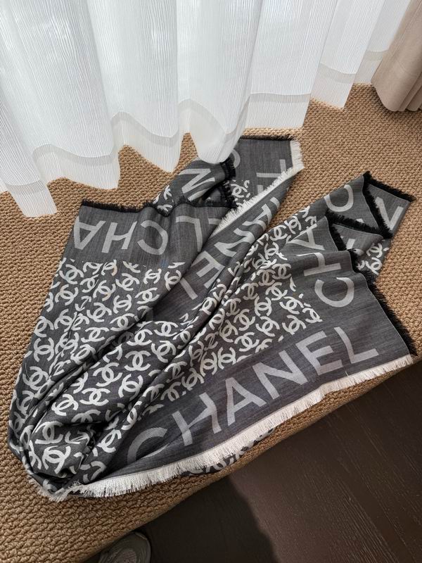 Chanel scarf 140X140cm E112860